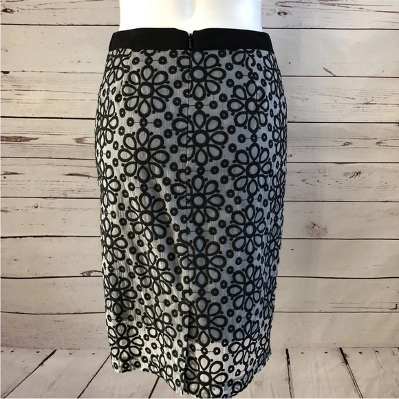 Halogen Sheer Overlay Pencil Skirt Gray White Lace SIZE 4 Embroidered Flowers - Picture 6 of 9